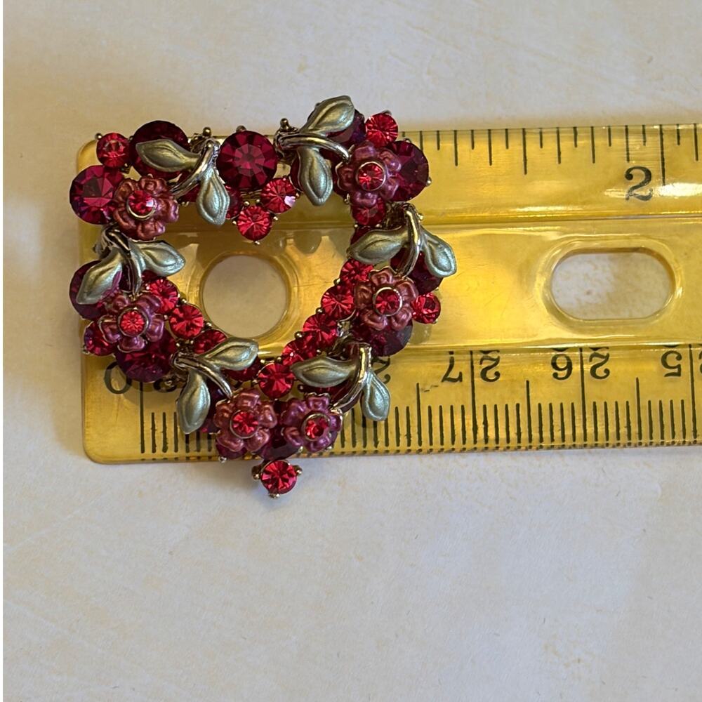 Matte Gold Tone Red Rhinestone Heart Brooch - Picture 5 of 7